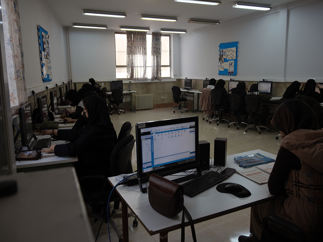 هنرستان فنی دختران